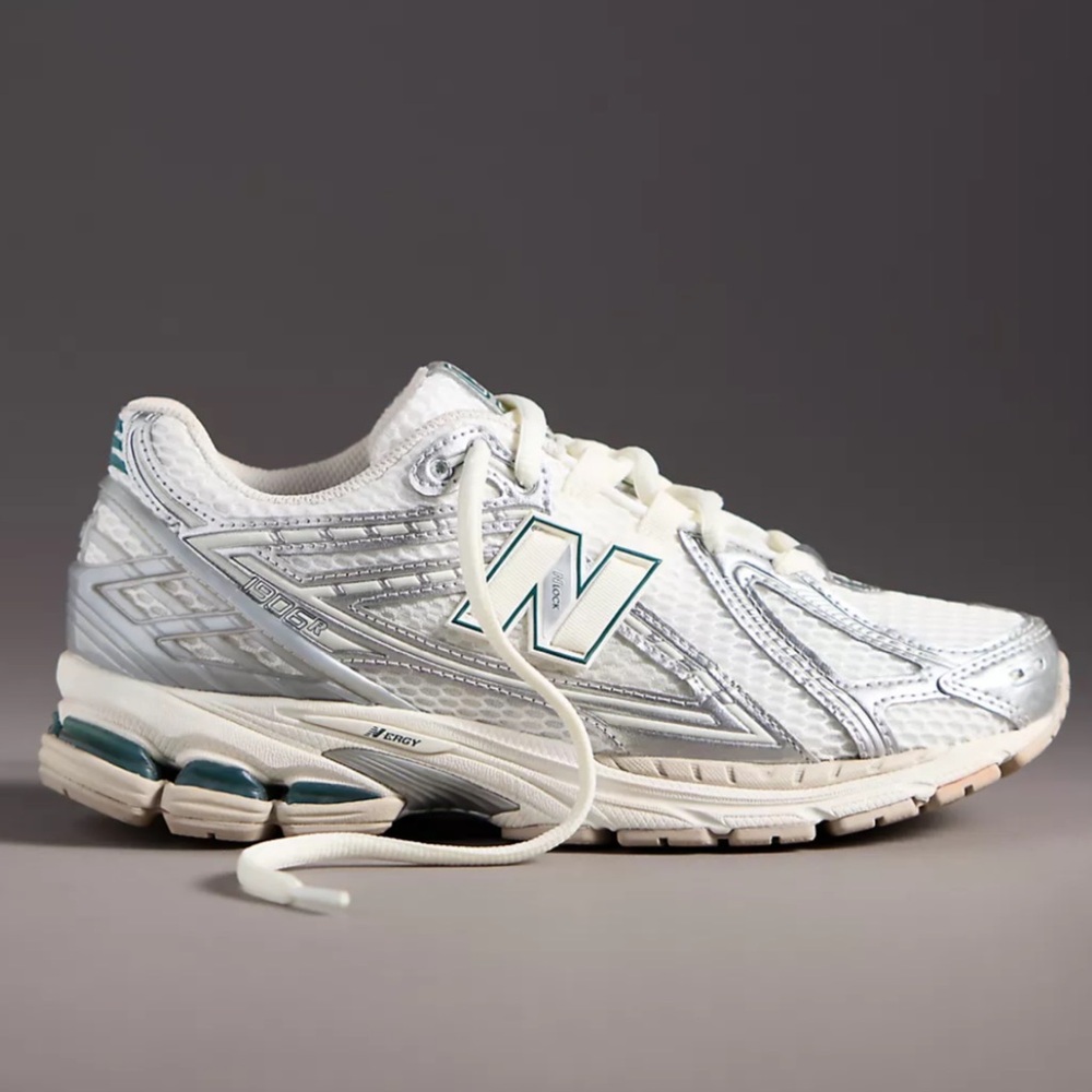 🔴SOLD🔴 Brand NWT New Balance 1906R silver/white sneakers women’s 6.5